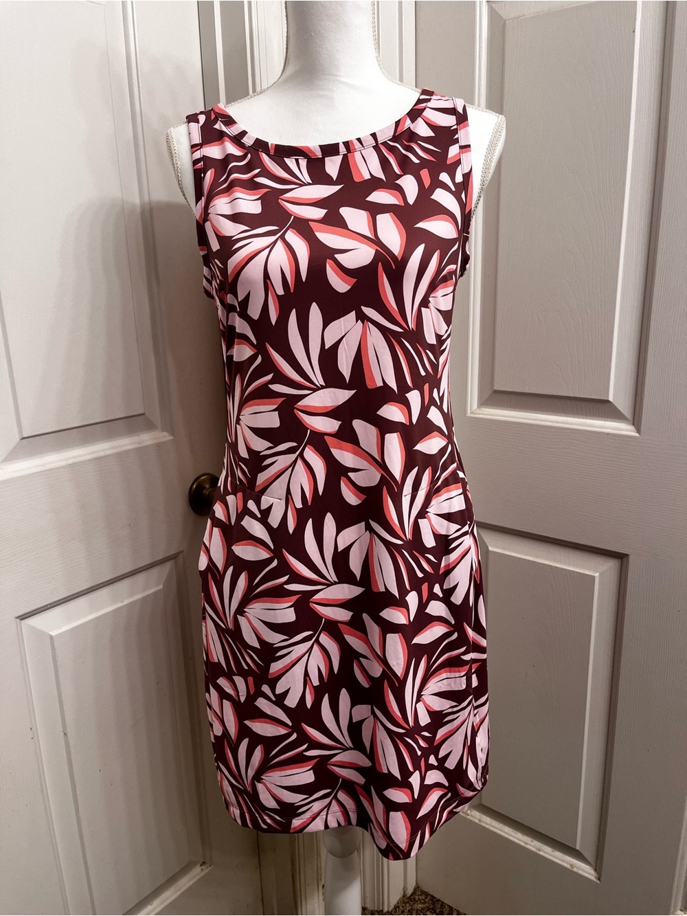 Sleeveless Pink Leaf-Print Shift Dress